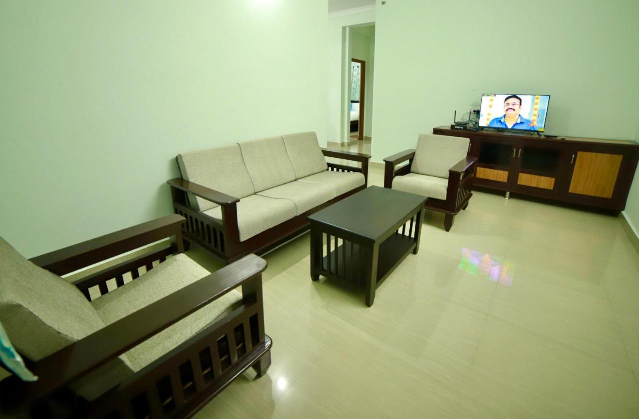 Truelife - Family Suites - Ps4 Veg Restaurant, On Way To Balaji Temple - 2Bhk Ac Apartments - Coffee Tea Milk - Super Fast Wifi, Kitchen, Smart Tv, Parking - Easy Access To Airport, Railway Station And To All Temples - Top Service With Lots Of Love 蒂鲁帕蒂 外观 照片