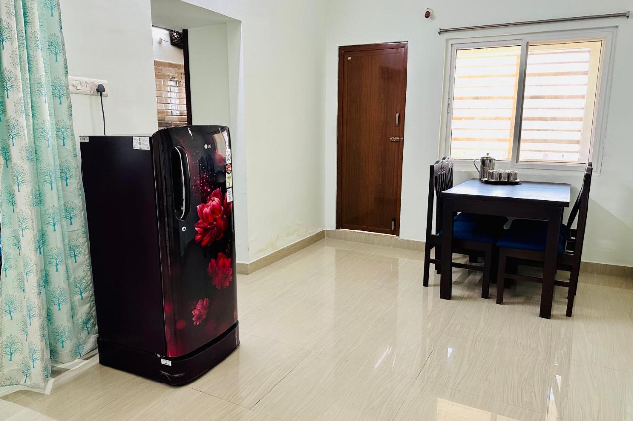 Truelife - Family Suites - Ps4 Veg Restaurant, On Way To Balaji Temple - 2Bhk Ac Apartments - Coffee Tea Milk - Super Fast Wifi, Kitchen, Smart Tv, Parking - Easy Access To Airport, Railway Station And To All Temples - Top Service With Lots Of Love 蒂鲁帕蒂 外观 照片