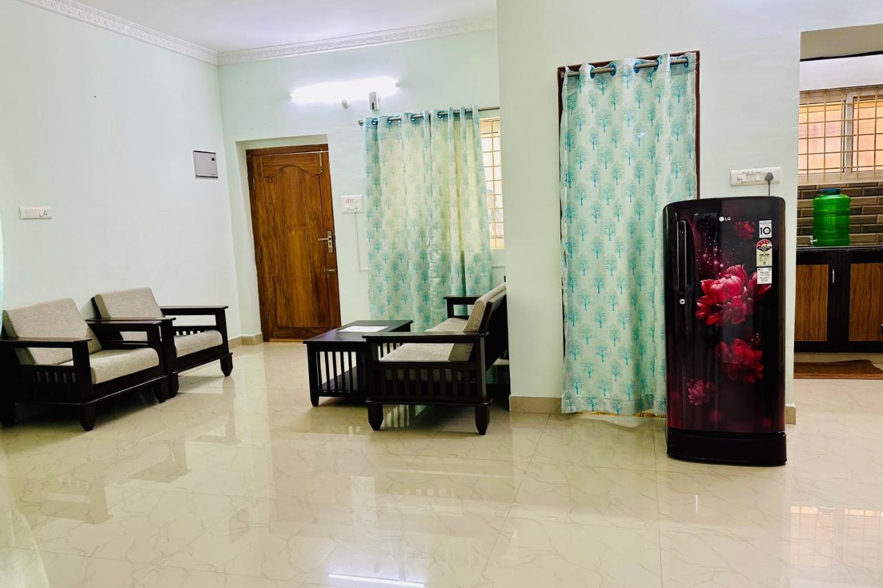 Truelife - Family Suites - Ps4 Veg Restaurant, On Way To Balaji Temple - 2Bhk Ac Apartments - Coffee Tea Milk - Super Fast Wifi, Kitchen, Smart Tv, Parking - Easy Access To Airport, Railway Station And To All Temples - Top Service With Lots Of Love 蒂鲁帕蒂 外观 照片